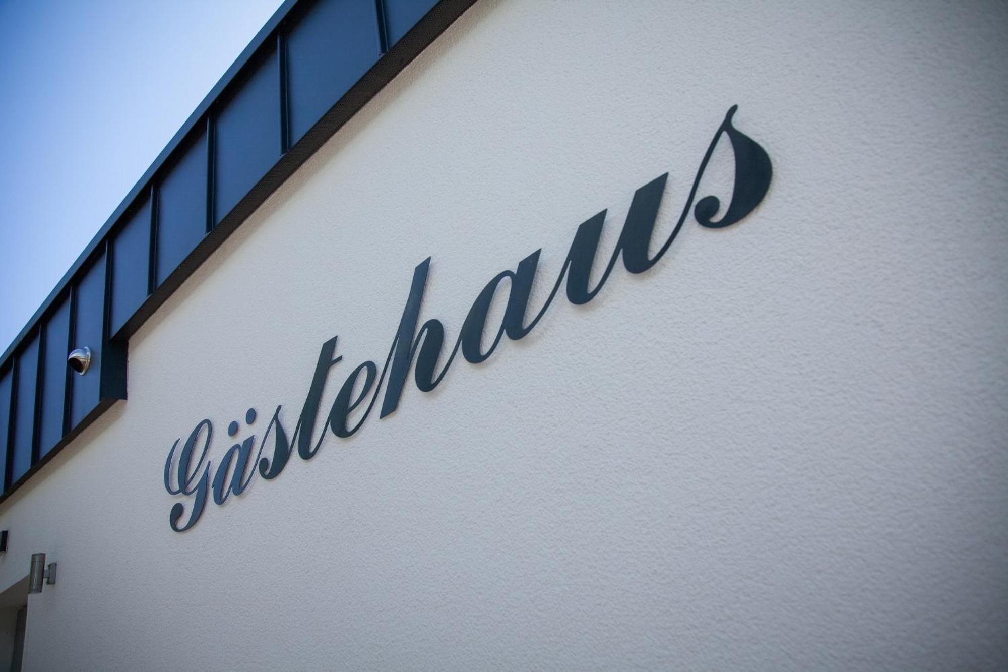 Wohnraum Gaeste- & Boardinghaus Gusterath Exterior foto